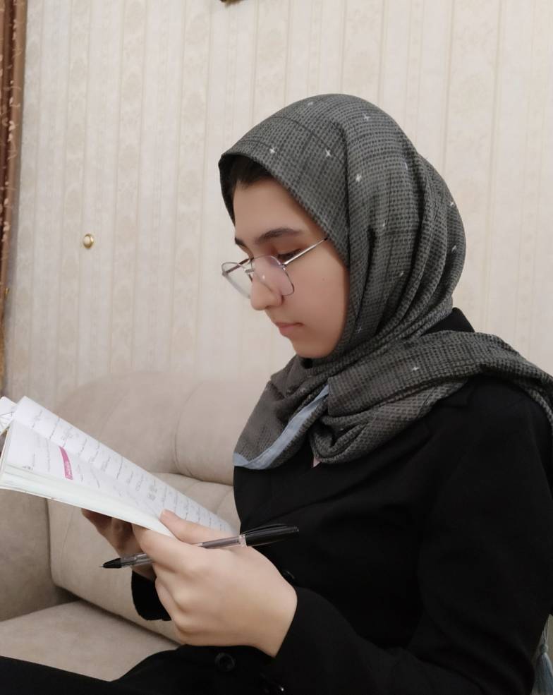 گفت‌وگو با ریحانه عزیزی یازدهم تجربی از کرمانشاه