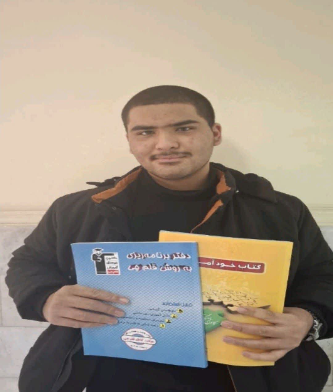 قهرمان پاییز:گفتگو با امیرابوالفضل قلی پور پایه دوازدهم تجربی