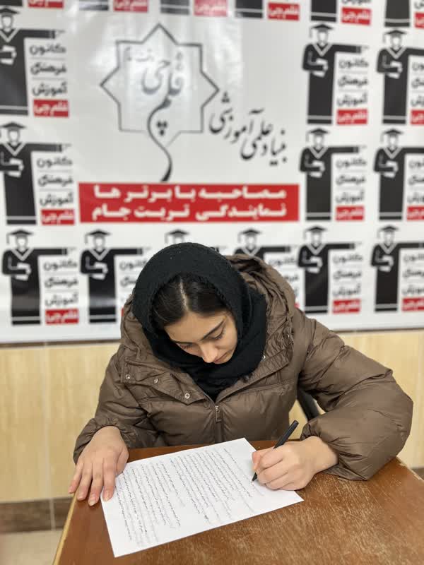 گفتگو و مصاحبه با طهورا احمدی- دانش آموز برتر نیمسال اول