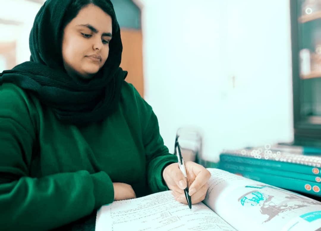 گفت و گو با فاطمه احراری:قهرمان پیوستگی فارغ التحصیل انسانی