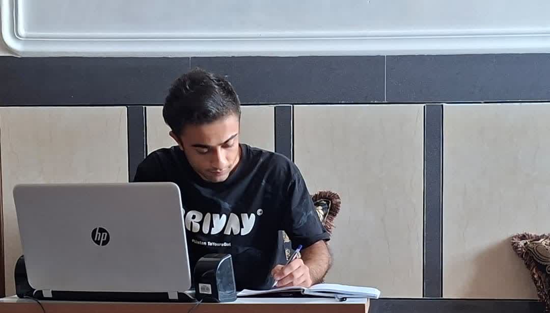 گفت و گو با حامد اکبری:قهرمان پیوستگی دوازدهم تجربی