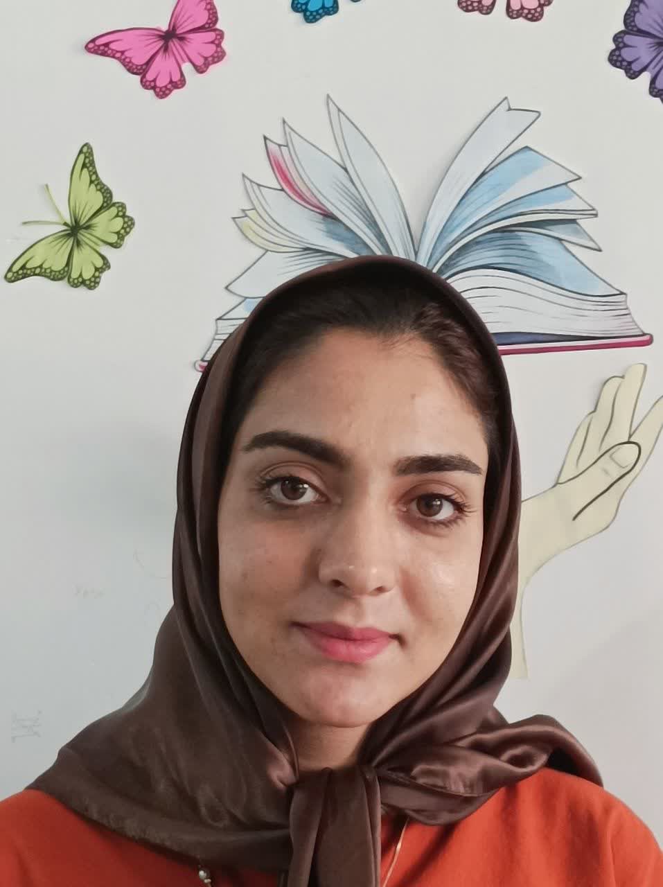 گفت و گو با دانش اموز حنانه ناصری دوازدهم تجربی/ جیرفت