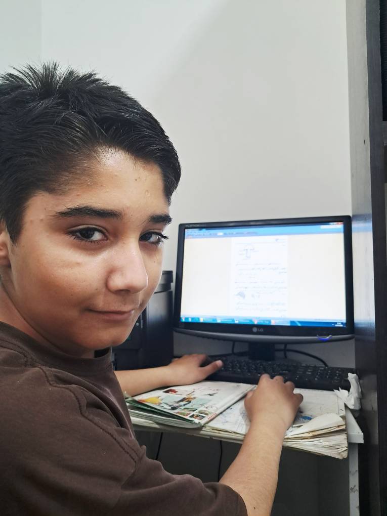 گفت و گوبا شهاب پرهیزکار دانش آموز موفق پایه ششم از جم