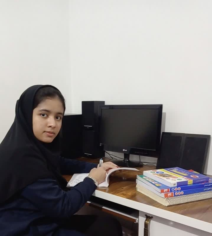 گفتگو و مصاحبه با صالحه عاشوری - دانش آموز برتر نیمسال اول