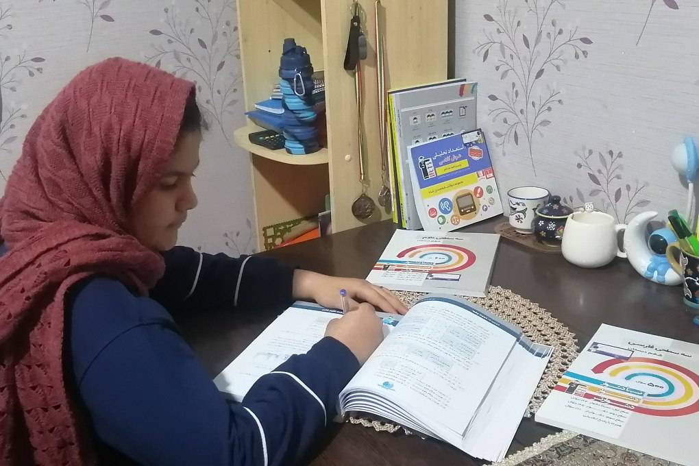 گفتگو با پریناز محمدی نژاد سال ششم قهرمان پیشرفت از سیرجان