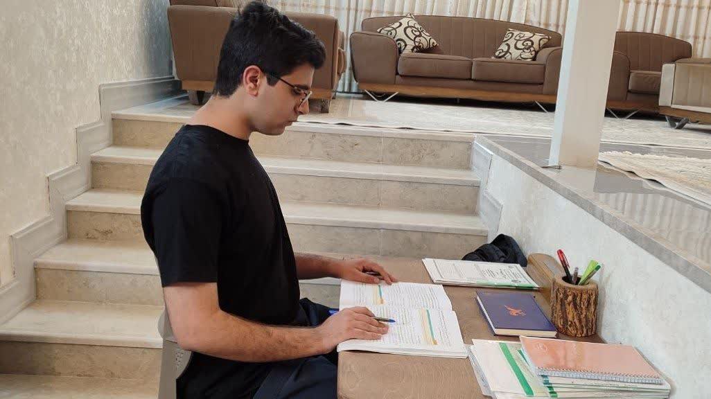 گفت و گو با علی جمالی دانش آموز برتر دوازدهم انسانی