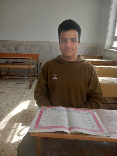 قهرمان پیشرفت، امیرعباس کاظمی دانش آموز مقطع نهم از مشهد