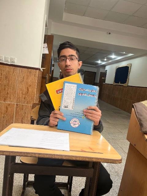 قهرمان پیشرفت، سید محمد احسان تقوی دانش آموز مقطع یازدهم تجربی