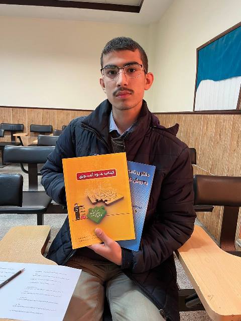 قهرمان پیشرفت، ابوالفضل سرولایتی دانش آموز مقطع دوازدهم انسانی