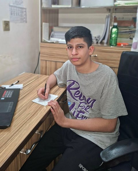 قهرمان پاییز، محمد جواد ابهری دانش آموز مقطع دوازدهم تجربی