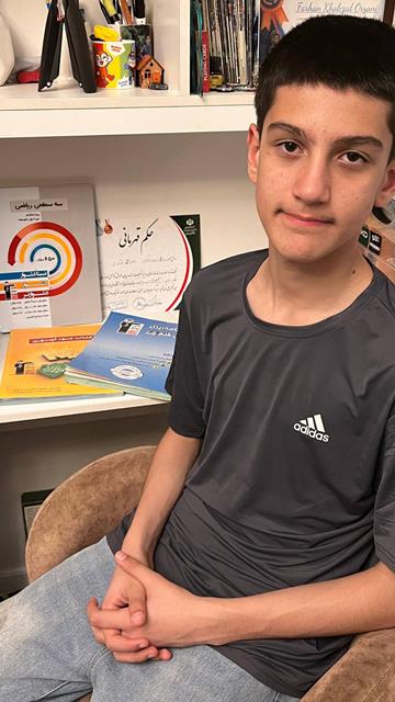 قهرمان پاییز، فرهان خاکزاد دانش آموز مقطع هشتم از مشهد