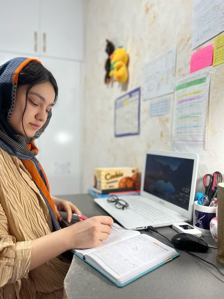 گفت و گو با پینار حاجی عباسی ؛قهرمان پیشرفت پایه دوازدهم تجربی