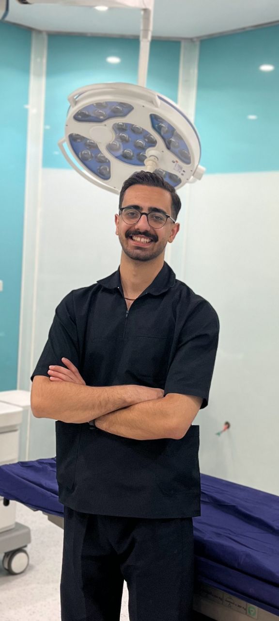 روپوشی که مسئولیت می‌آورد، نه فقط شغل - گفتگو با پرستار فرزاد ترک