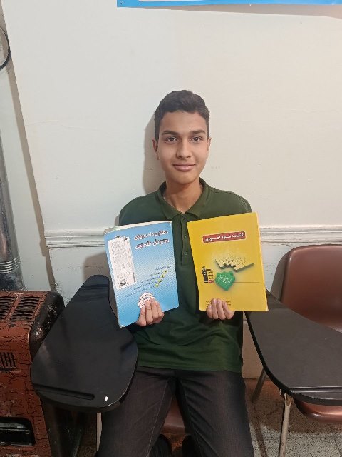 قهرمان پیشرفت، ادریس کریمی دانش آموز مقطه دهم تجربی از مشهد