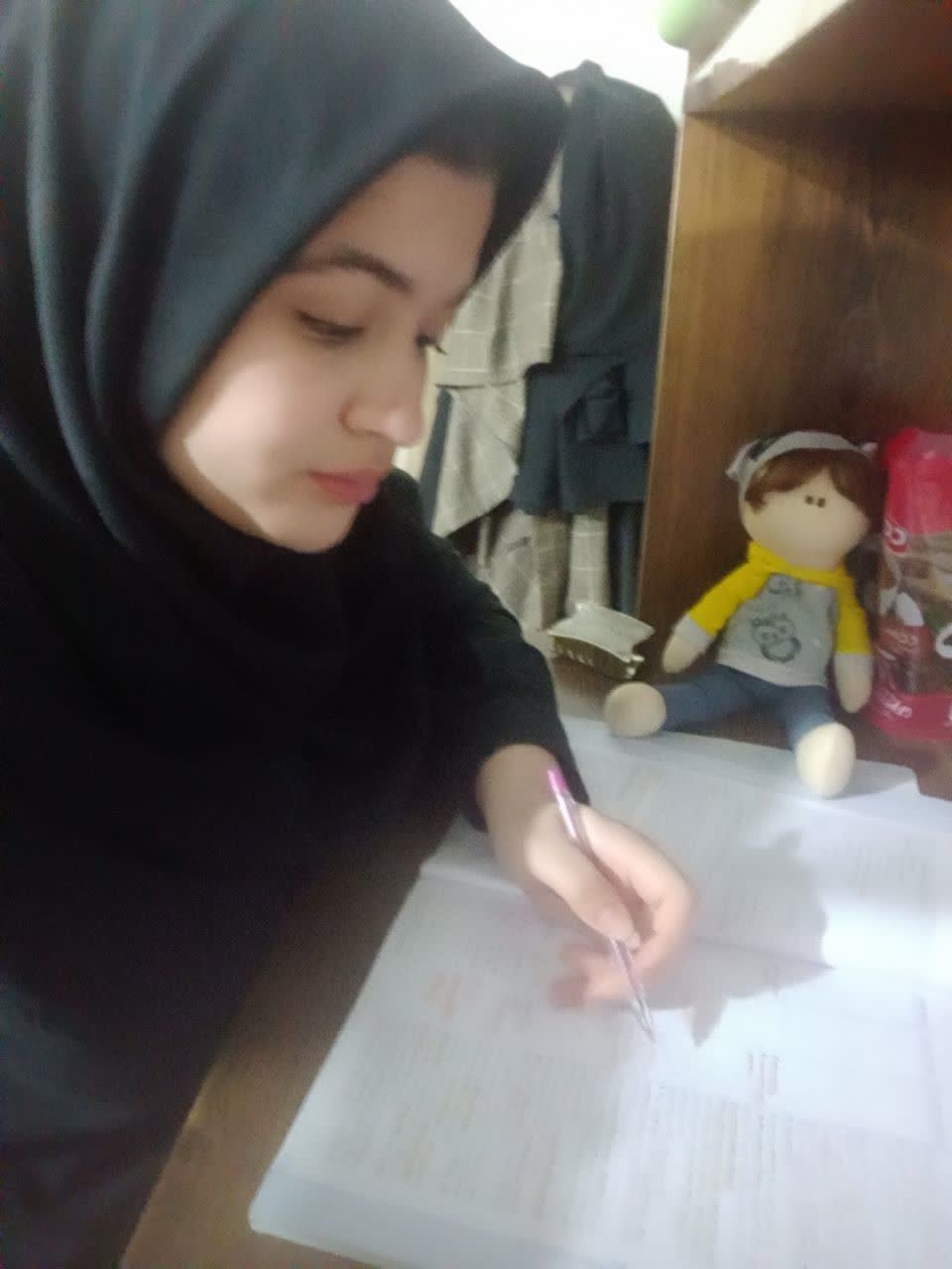 گفت و گو با فاطمه شمخالی - دانش آموز پرتلاش 12 انسانی