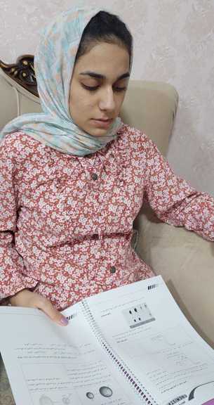 گفت‌وگو با ساغر رحیمی  دوازدهم تجربی از کرمانشاه