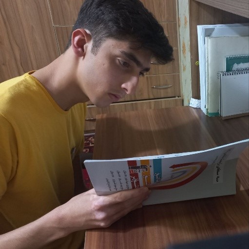 قهرمان پاییز:گفتگو با امیرمهدی حسینی پایه دوازدهم تجربی