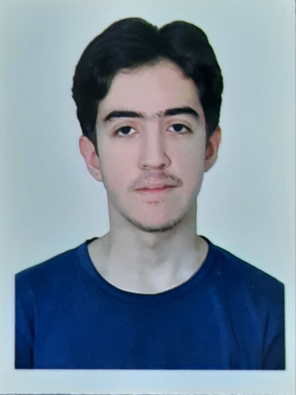 قهرمان پاییز:گفتگو با عارف زینلی پایه یازدهم ریاضی