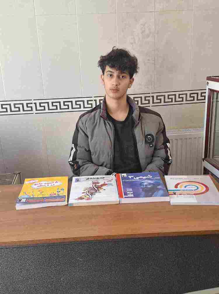 گفتگو با  علیرضا محمودی  قهرمان پاییز  دوازدهم تجربی