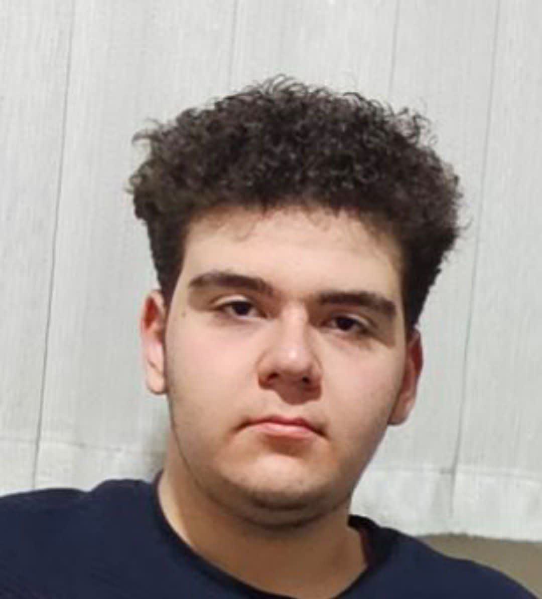 گفت و گو با آرمان صادقی؛ قهرمان پیشرفت دهم تجربی