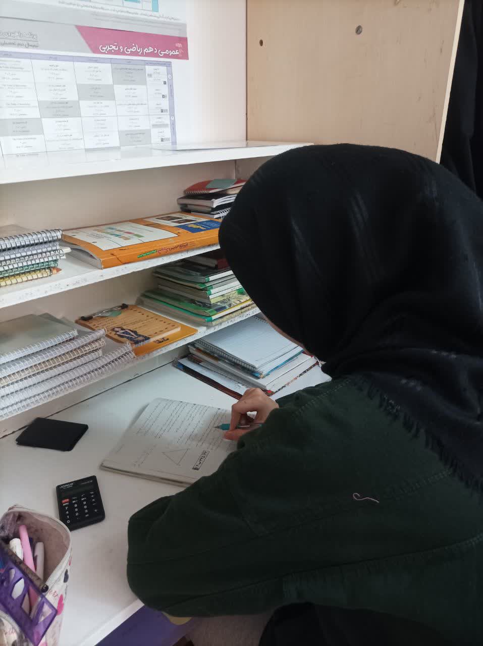 گفت و گو با مبینا منعمی - دانش آموز پرتلاش دهم تجربی
