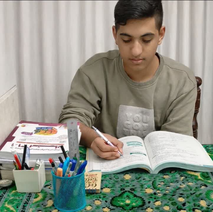 گفت وگو با  امیرعلی صاحبی دانش آموز برتر پایه نهم از رفسنجان