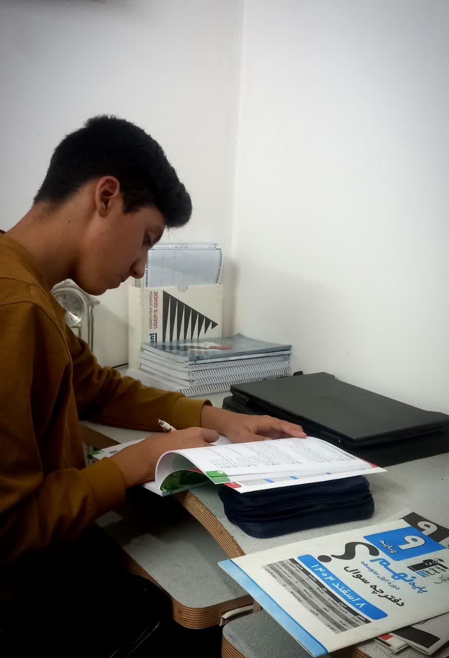 گفت و گو با محمدرسول نزادی - دانش آموز پرتلاش نهم