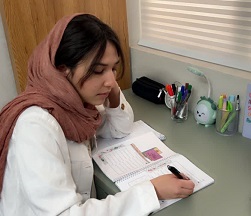 گفت وگو با رضوان کریمی پایه یازدهم انسانی قهرمان پیشرفت رفسنجان