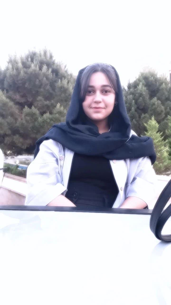 گفت وگو با  الینا اسماعیلی پایه نهم قهرمان پیشرفت از رفسنجان