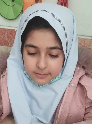 گفتگو با پرنیا حضرتی دانش آموز پایه پنجم و قهرمان نیمسال اول