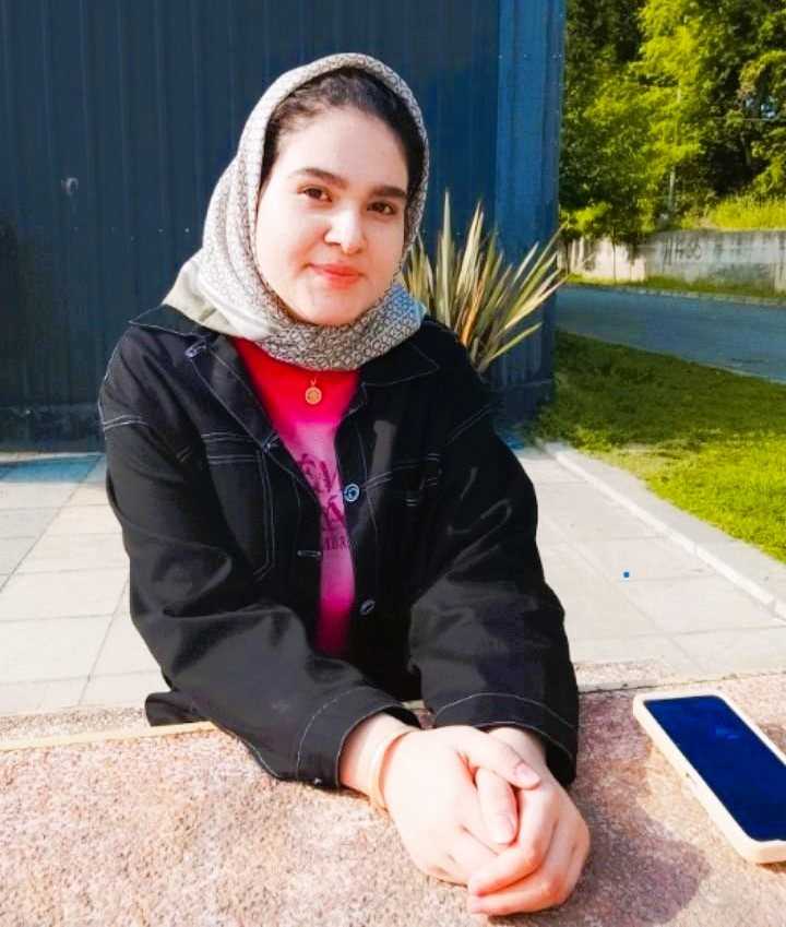 گفتگو با محبوبه عموئی کاسگری؛قهرمان پیشرفت دوازدهم انسانی قائمشهر
