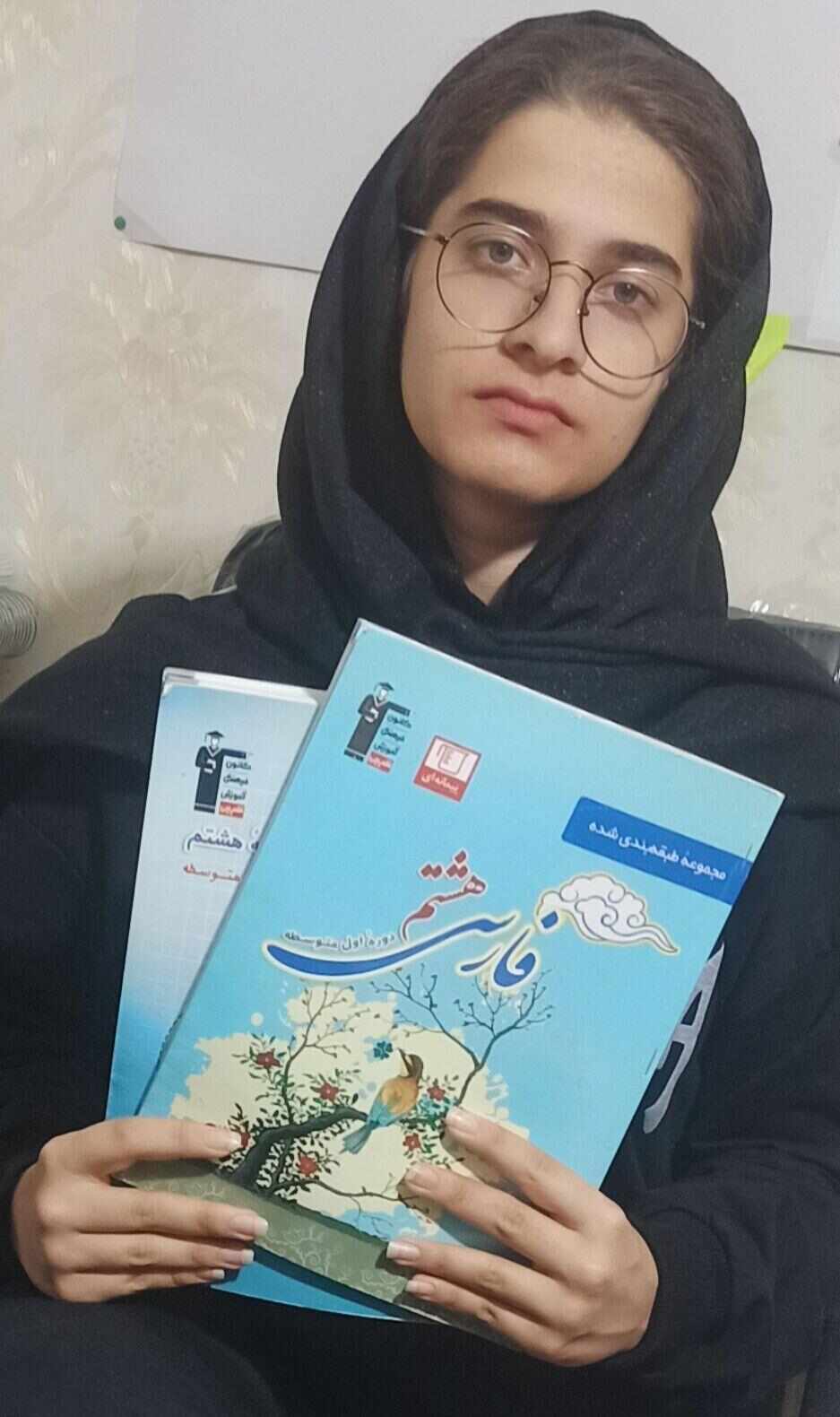 گفت وگو با قهرمان پیشرفت ؛ زینب حاجی زاده پایه هشتم از کوهدشت