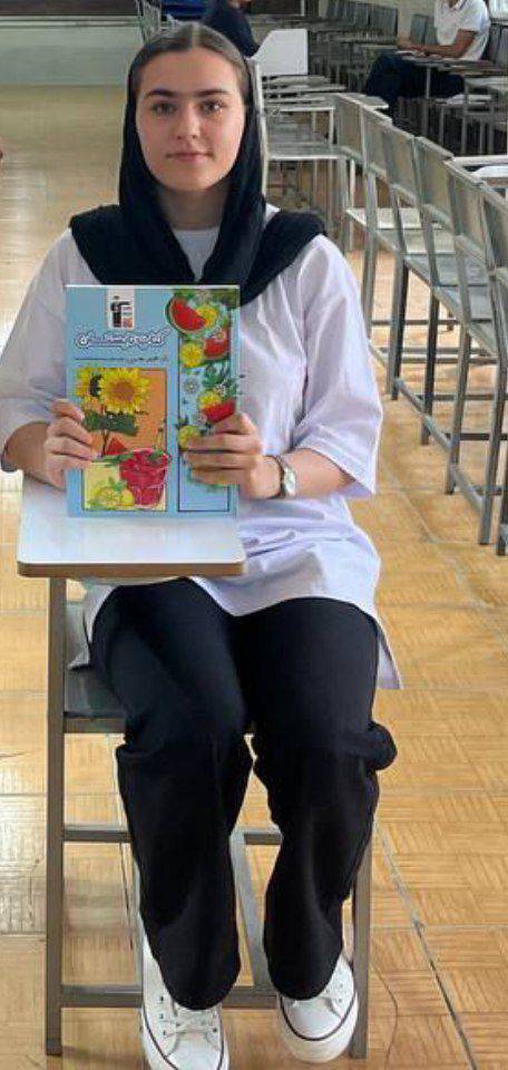 آریانا بهرام پور پایه 11 تجربی ،عضو باشگاه 1000تائی و 8بار پیشرفت