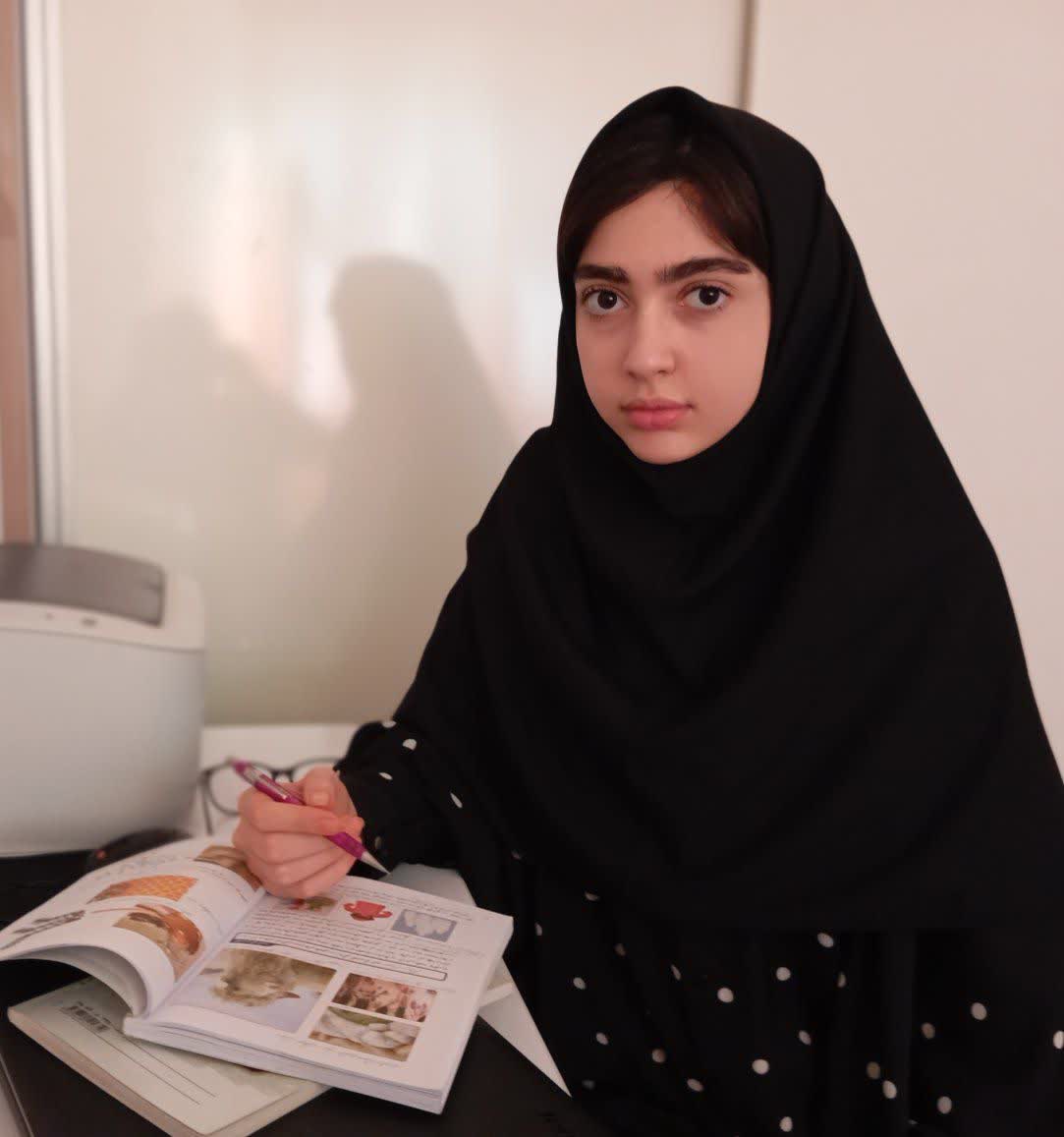 گفتگو با  آتنا مسعودی عضو قهرمانان پیشرفت نهم از میانه