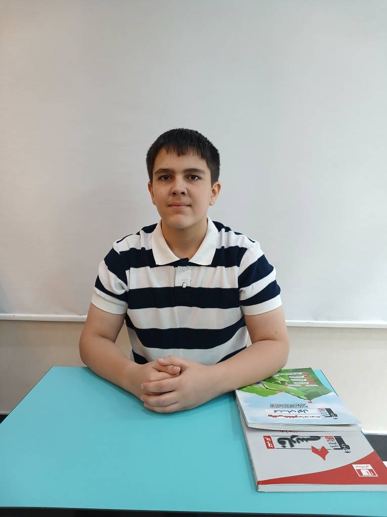 گفتگو با  سید محمد کیان سبحانی دانش آموز قهرمان  5 بار پیشرفت