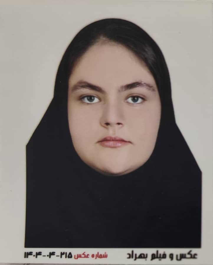 گفت وگو با رزیتا شفیعی؛قهرمان پیشرفت پایه نهم
