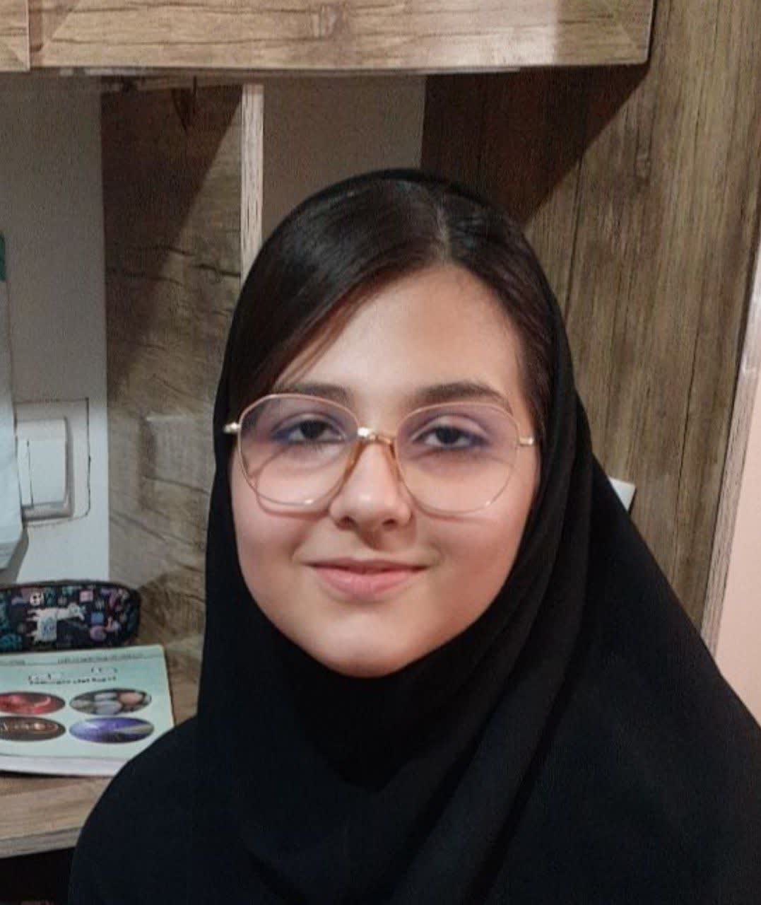 گفت و گو با محدثه پوراحمد؛ قهرمان پیشرفت پایه هشتم