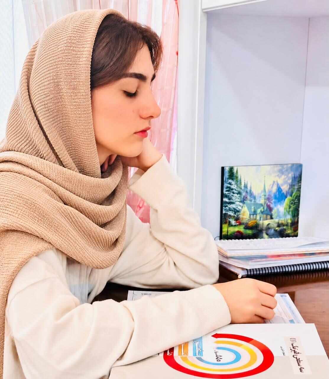 گفت و گو با دانش آموز برتر آندیا زمانی