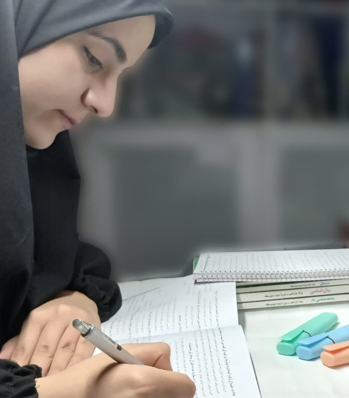 گفت و گو با زینب رئیس زاده فرد- دانش آموز پرتلاش دوازدهم انسانی