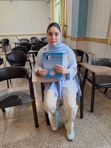 گفتگو با آیناز فتاحیان قهرمان پیشرفت یازدهم ریاضی از شهرکرد
