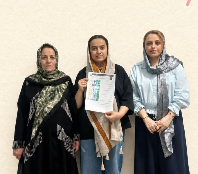 گفتگو با  ستایش سردارزاده  پایه نهم  قبولی نمونه دولتی از سنندج