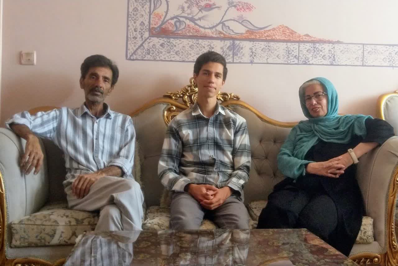 علیرضا ماریانی؛ رتبه 76 ریاضی منطقه 3 ،قهرمان تاب آوری از بم