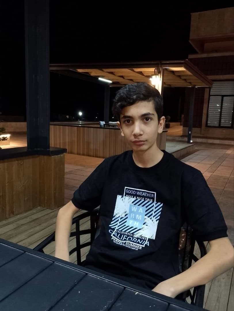 پویا حمزه ؛پایه نهم ، 5 سال عضو کانون هستم با کانون رشد کردم .