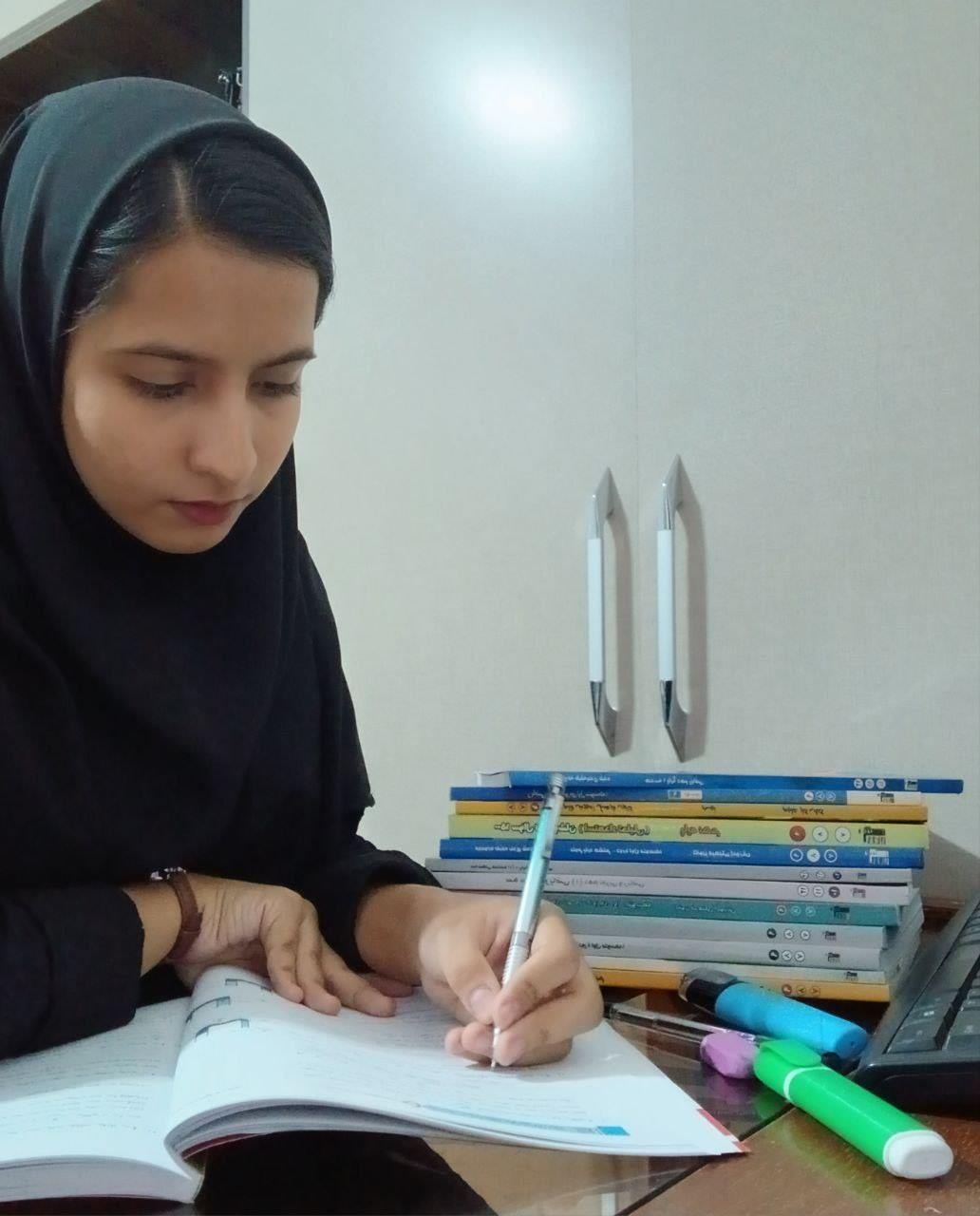 گفتگو با فاطمه زهرا رضایی؛ پایه دهم ریاضی قهرمان پیوستگی از قائن