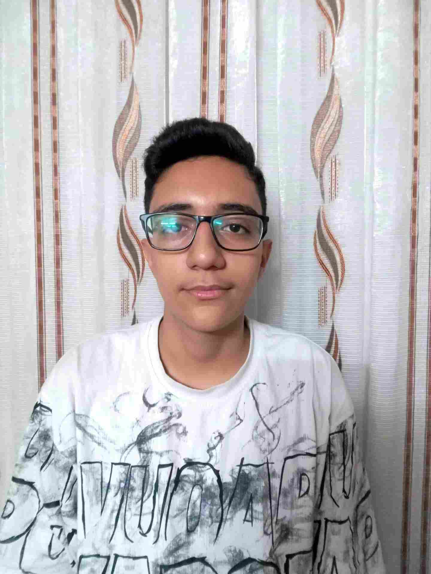 محمد حسن حیدریان ؛ پایه دهم تجربی قهرمان پیشرفت از سمنان