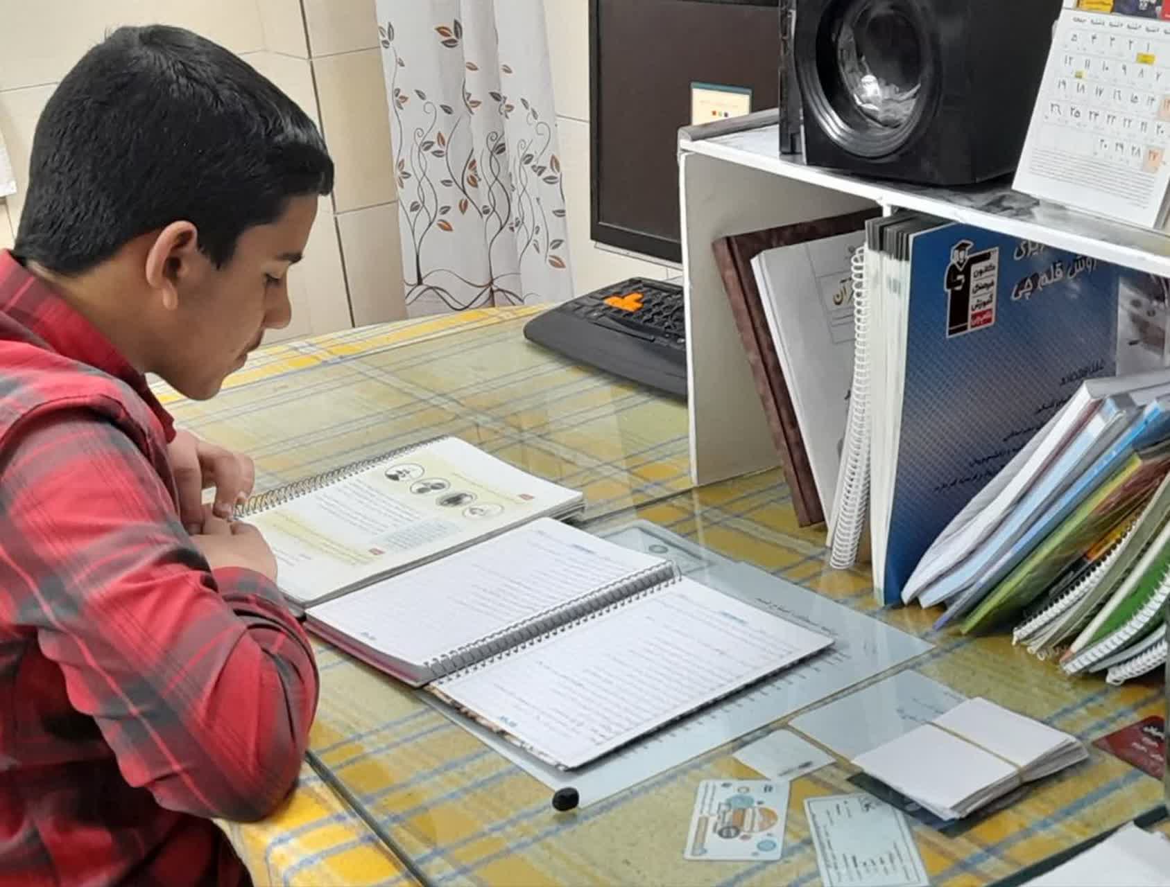 محمد مهدی کریمی فرد پایه هفتم قهرمان پیوستگی از زارچ