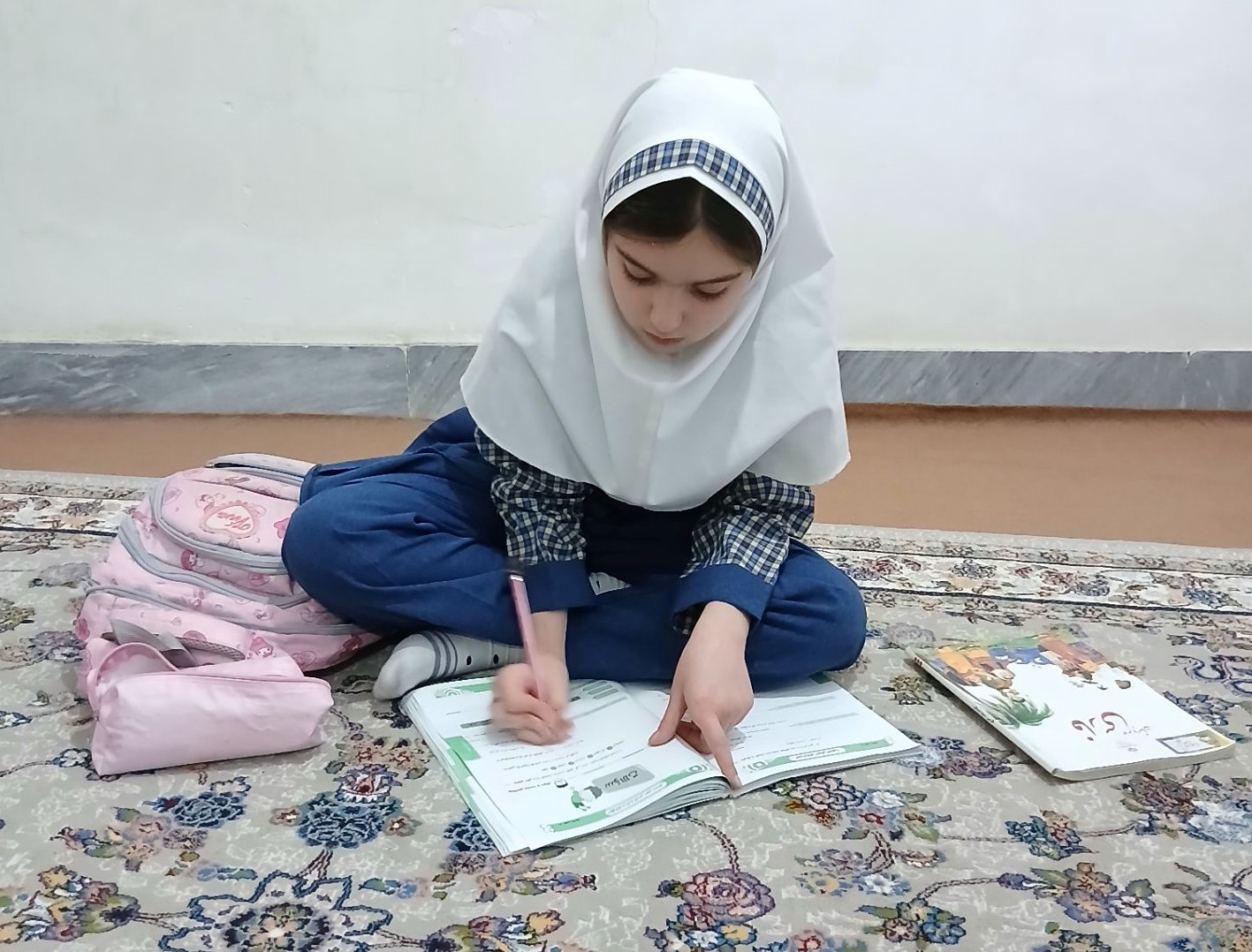 گفتگو  با نیکا قلندری ؛ پایه سوم دبستان قهرمان پیشرفت از کرمانشاه