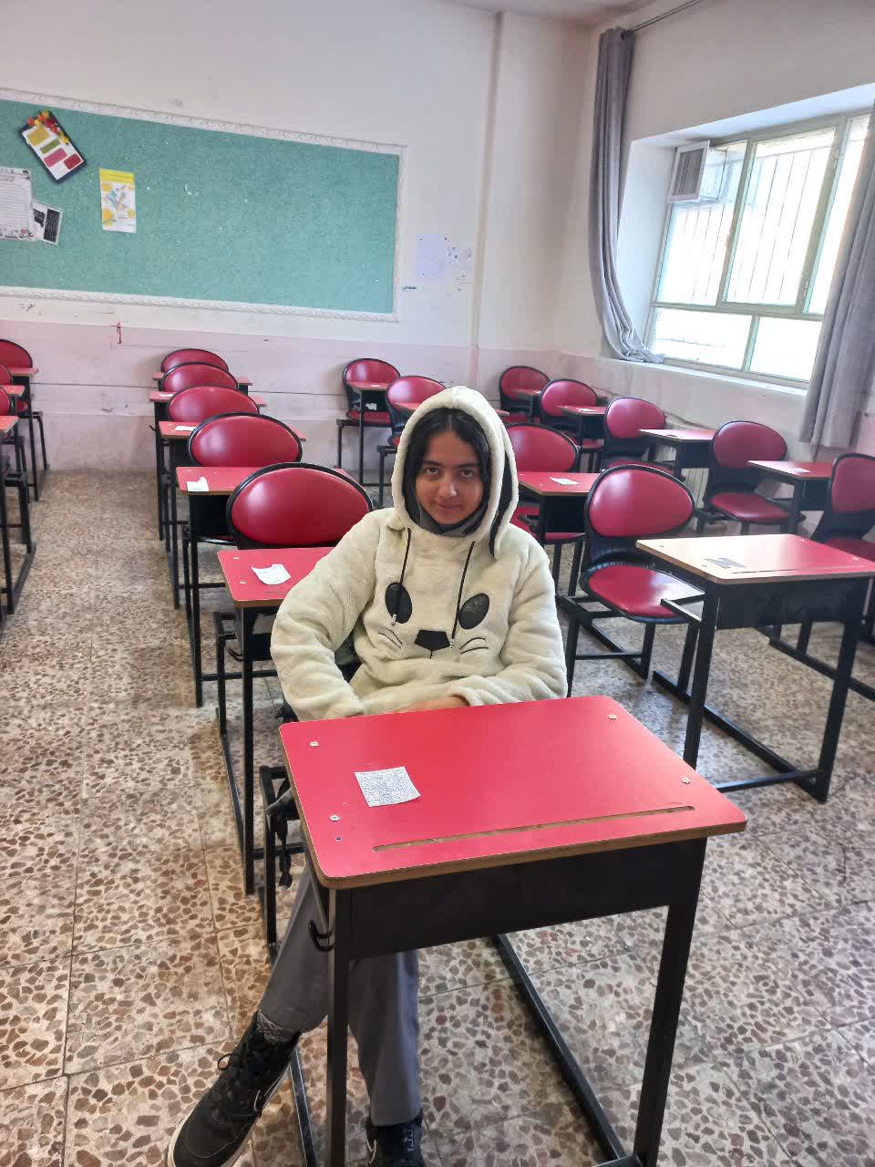 گفتگو با دانش آموز فاطمه محیا سالاروند؛پایه هشتم از دورود لرستان