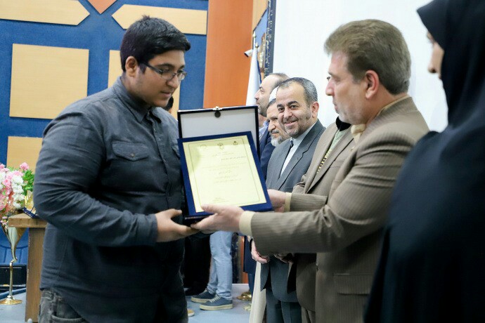 عرفان هزاری:حل سوال و شبیهسازی آزمون برای آمادگی در امتحان