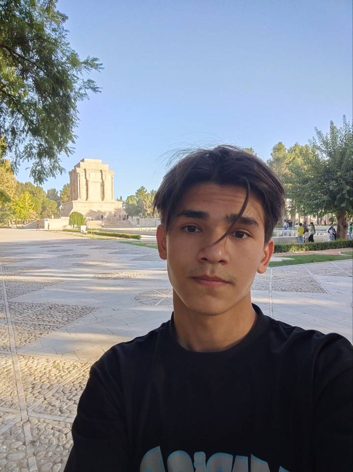 قهرمان تاب آوری: فرهاد رفیعی رتبه 89 منطقه 1 کنکور 1404